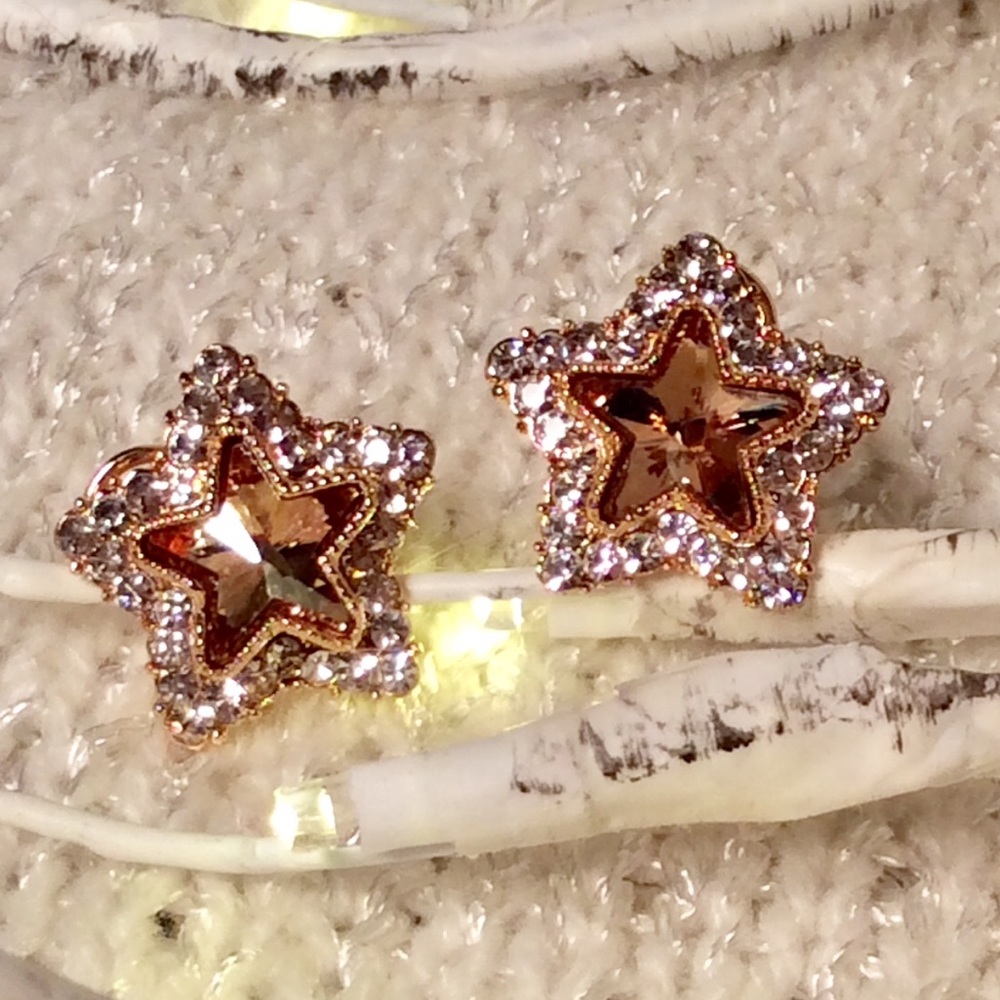 NIP GORGEOUS STAR PIERCED EARRINGS